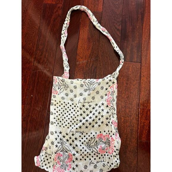 Free People small tote bag, mesh material, lightweight floral pattern, boho - Picture 4 of 6